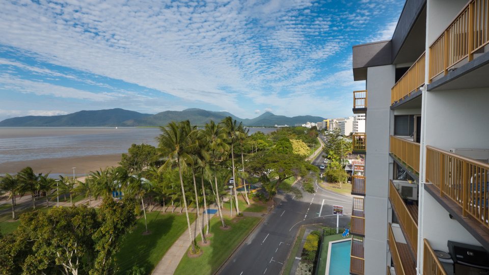 Cairns Apartments Coral Towers